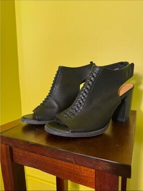 Black Gap leather peep toe chunky heel
